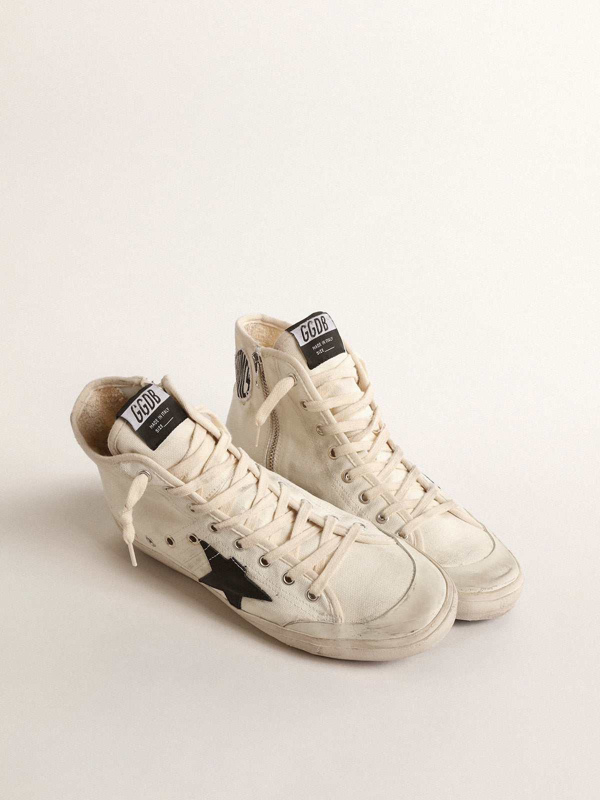 Francy Penstar in canvas with black star and red stitching| Golden Goose
