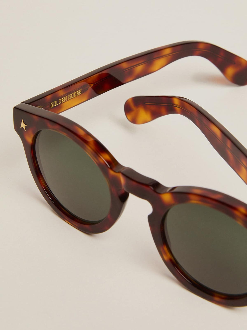 Sunglasses Panthos model with havana frame and gold details| Golden Goose