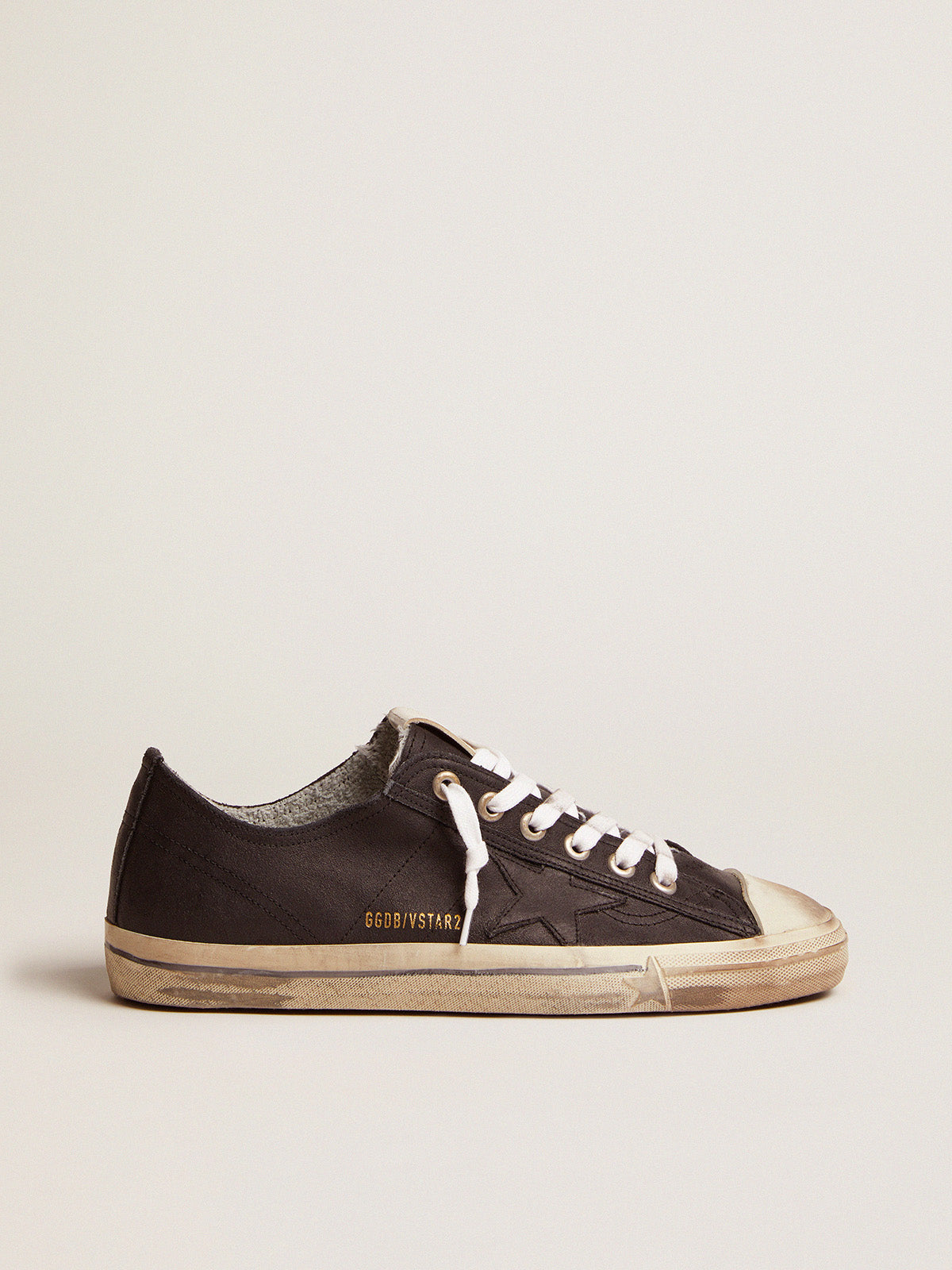 Men's V-Star black leather with leather star| Golden Goose