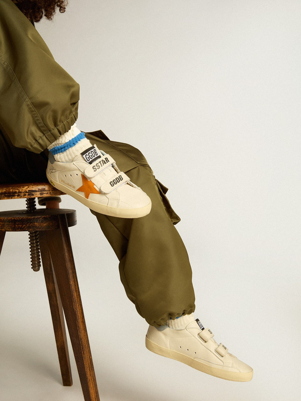 Junior Old School in leather with orange star and baby blue heel tab| Golden Goose