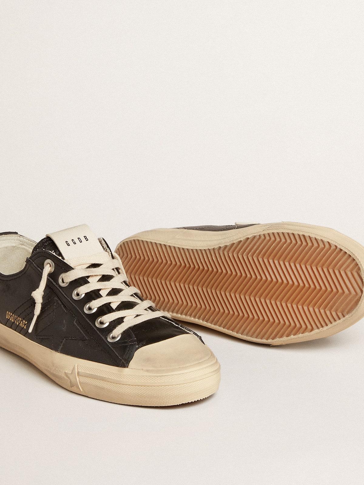 Men's V-Star in black nappa leather with a black leather star| Golden Goose