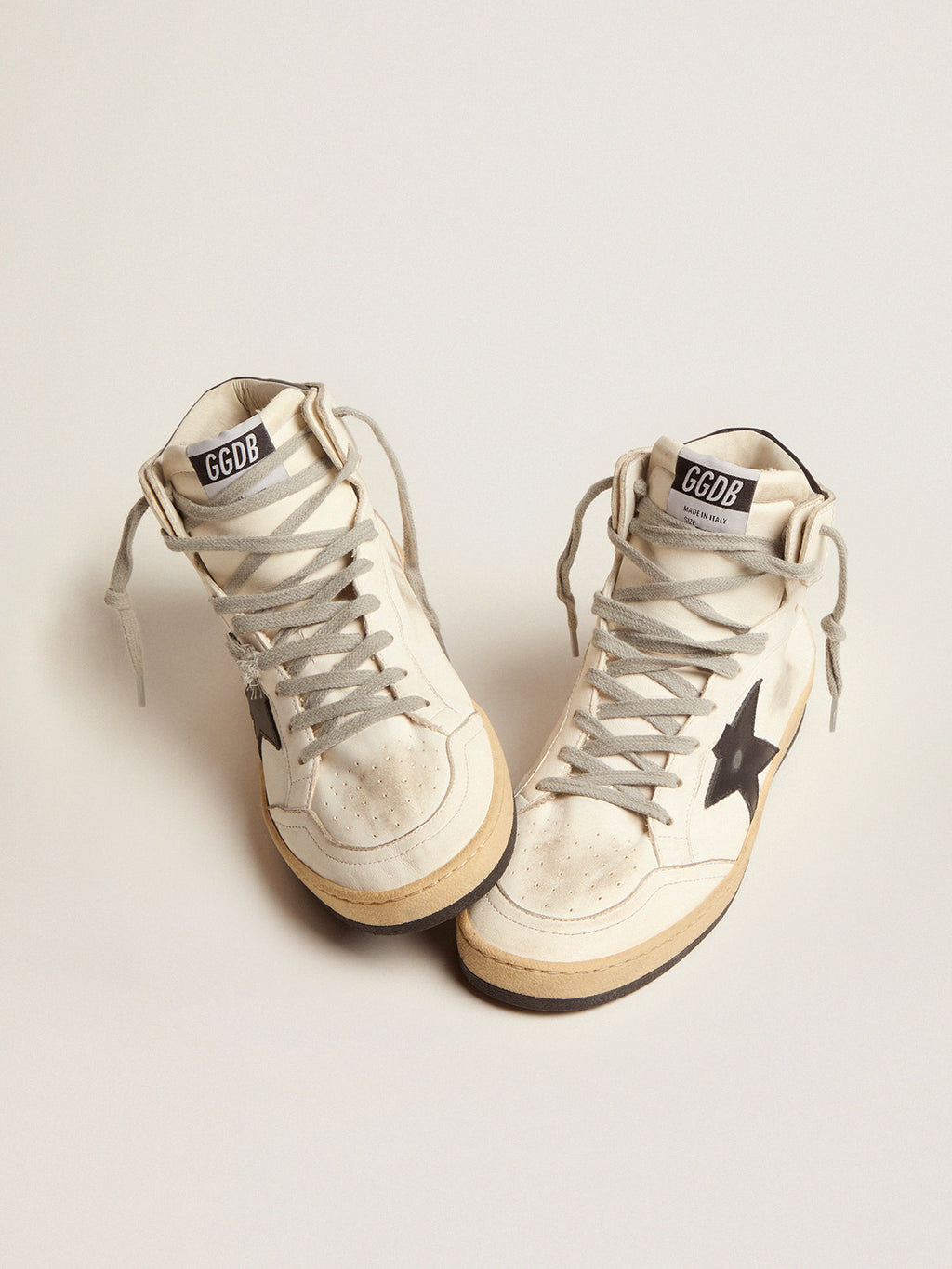 Women's Sky-Star with signature on the ankle and black inserts| Golden Goose