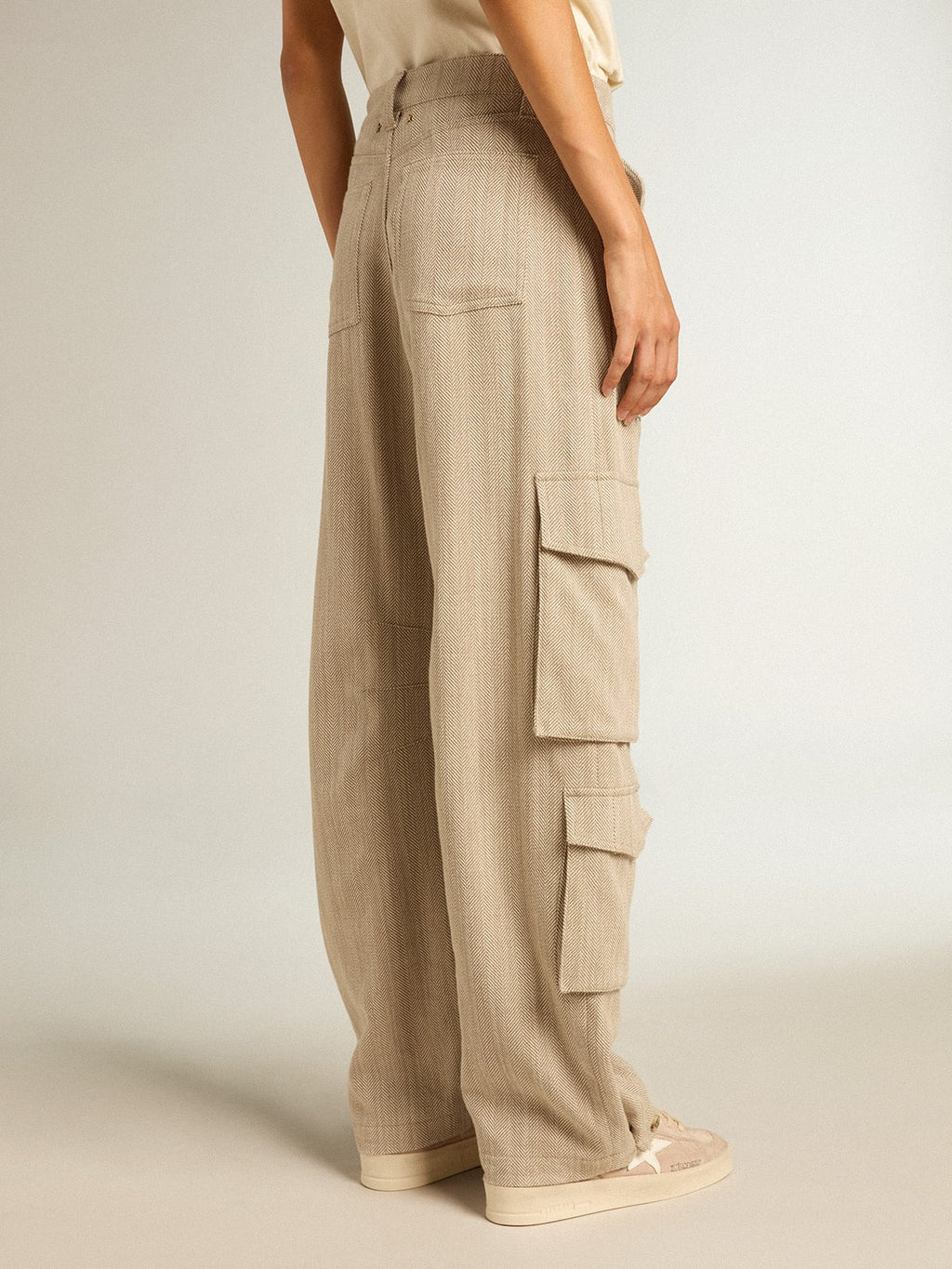 Women's dark olive-colored cotton cargo pants with a herringbone design