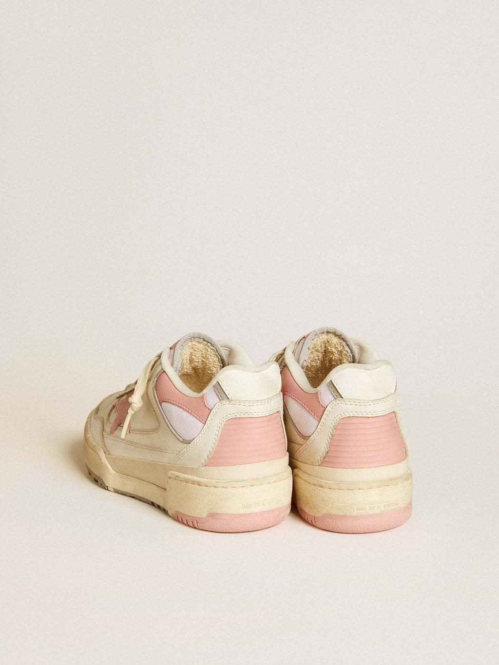 Men's Forty2 with pink star and white leather heel tab| Golden Goose