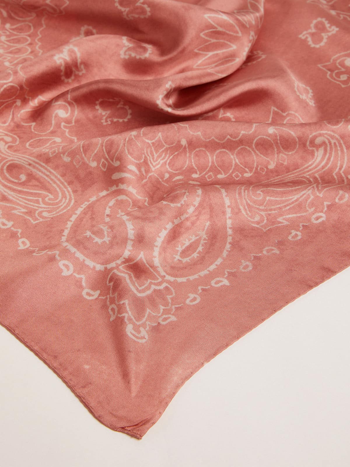Old rose scarf with paisley print| Golden Goose
