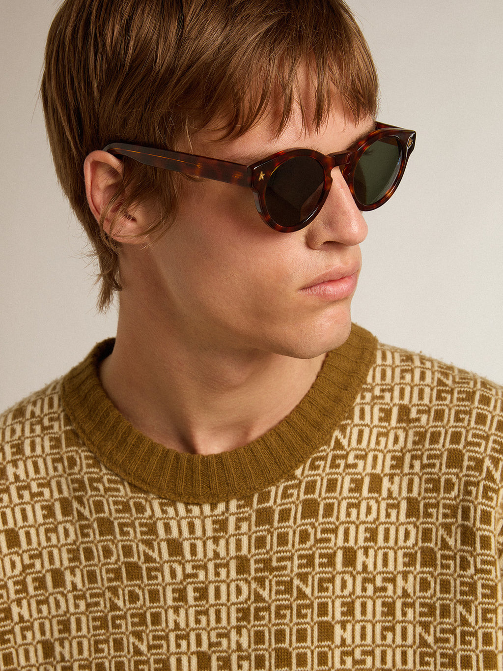 Round-neck sweater with olive-green jacquard lettering motif| Golden Goose