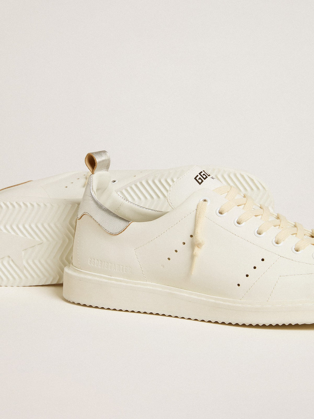 Men's Starter in white leather with silver metallic leather heel tab| Golden Goose