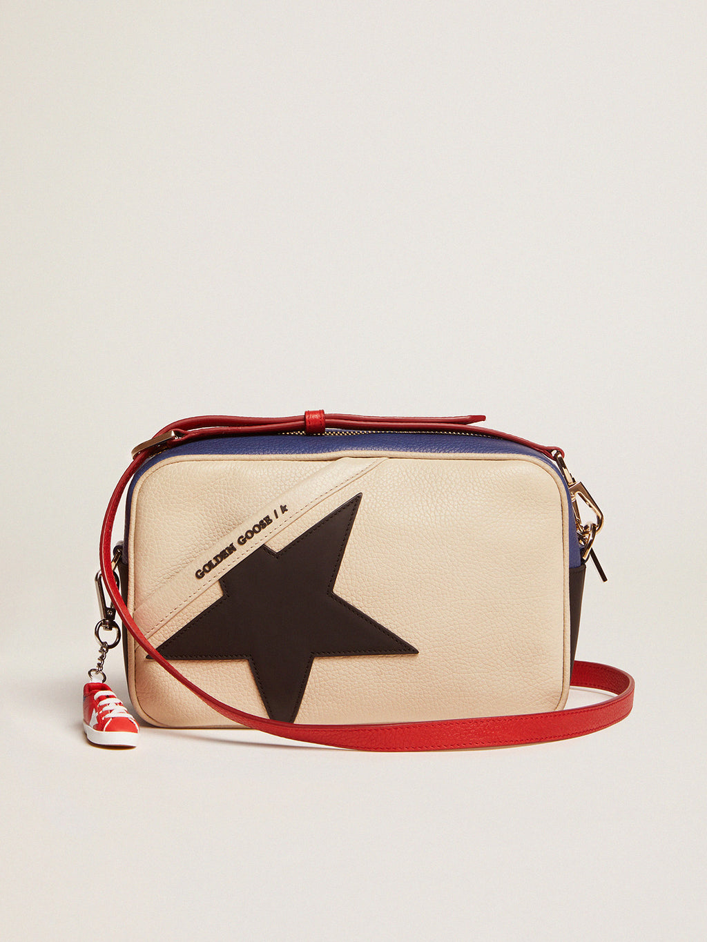 Women's Star Bag in pebbled leather with black star| Golden Goose