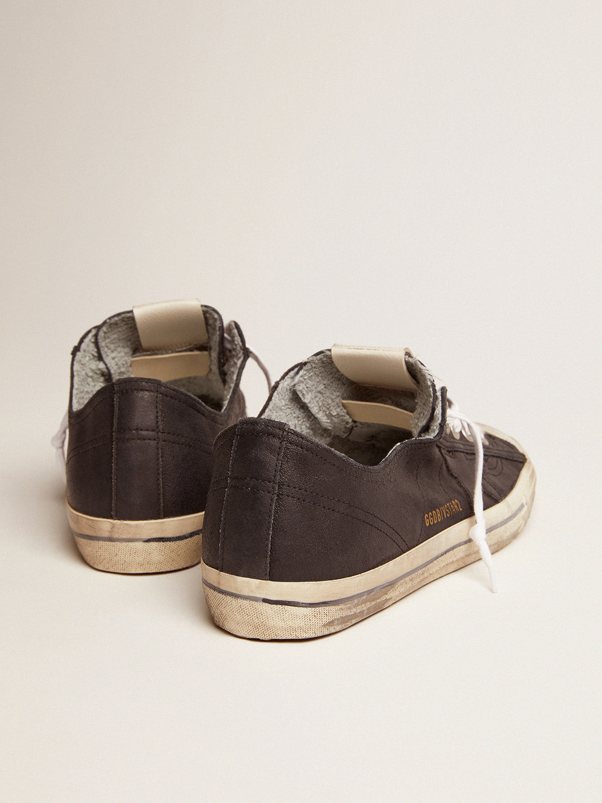 Men's V-Star black leather with leather star| Golden Goose