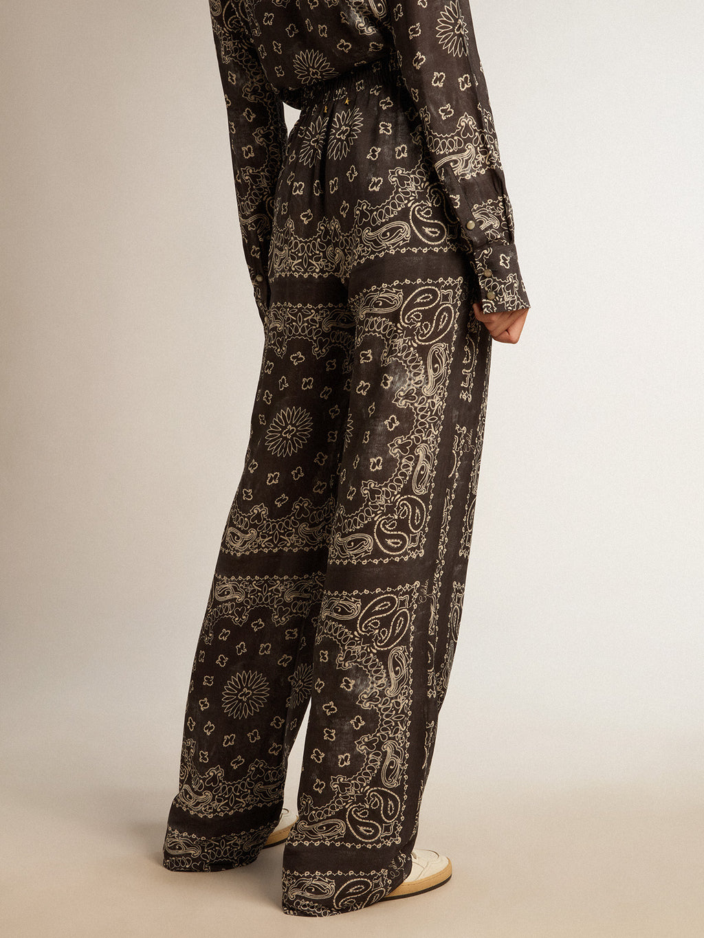 Anthracite-gray joggers with paisley print| Golden Goose