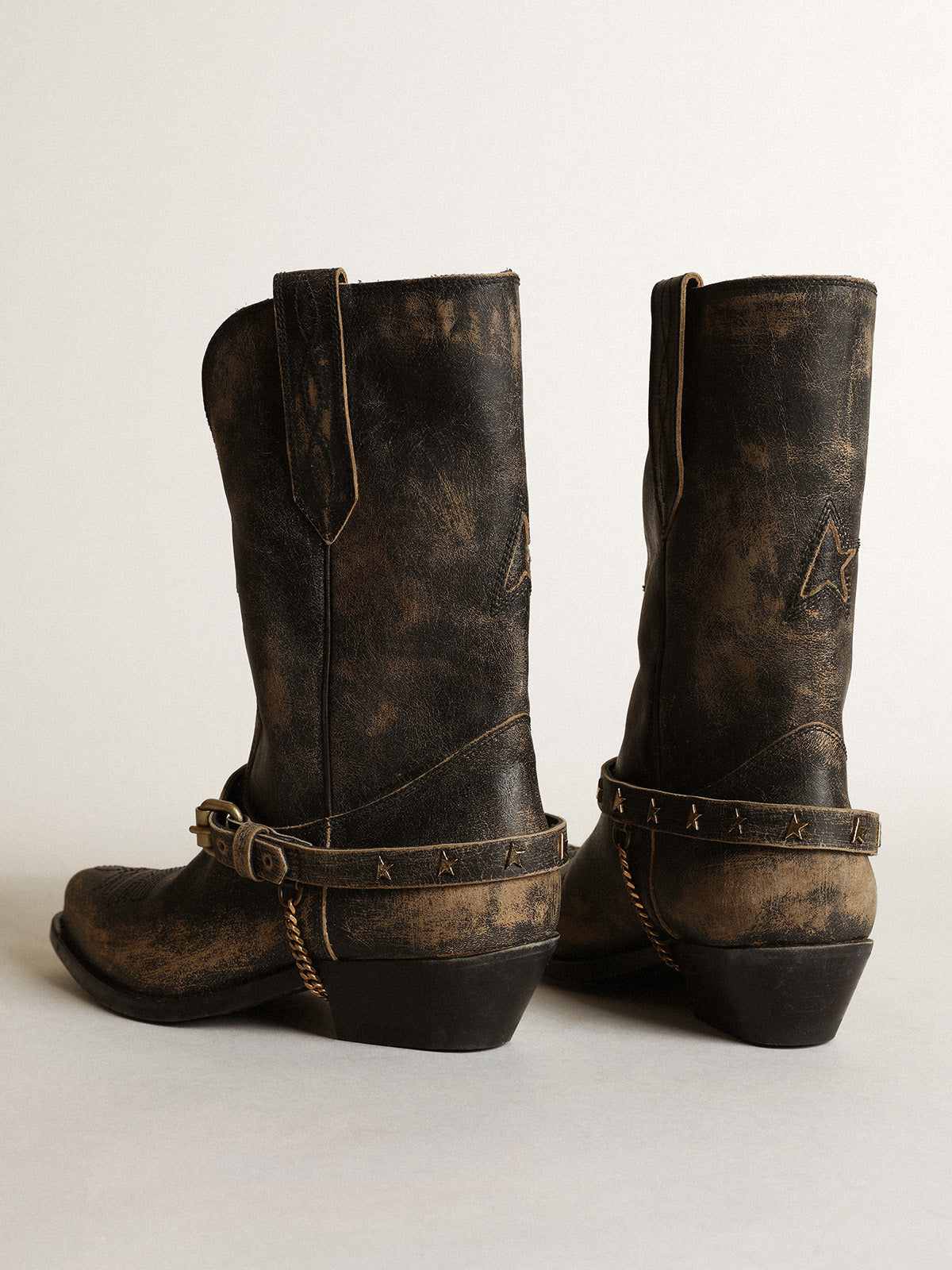 Women's low boots in glossy black leather with chain| Golden Goose
