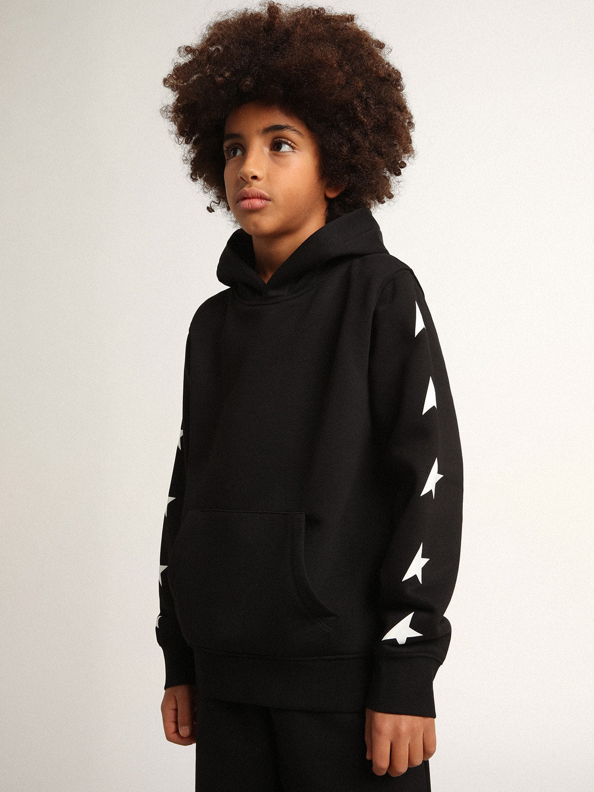 Boys' hooded sweatshirt in black with contrasting white stars| Golden Goose