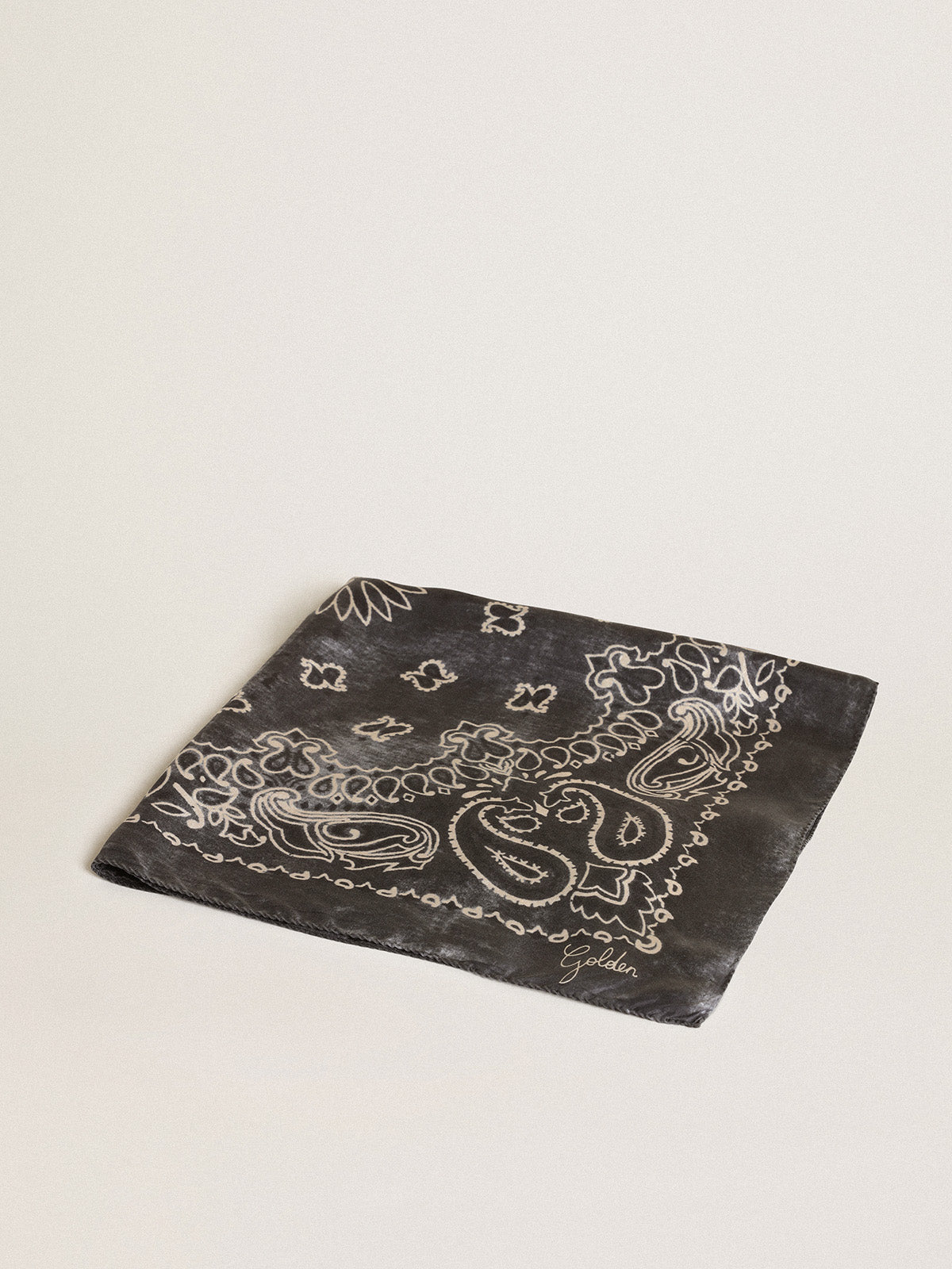 Anthracite gray scarf with paisley print| Golden Goose