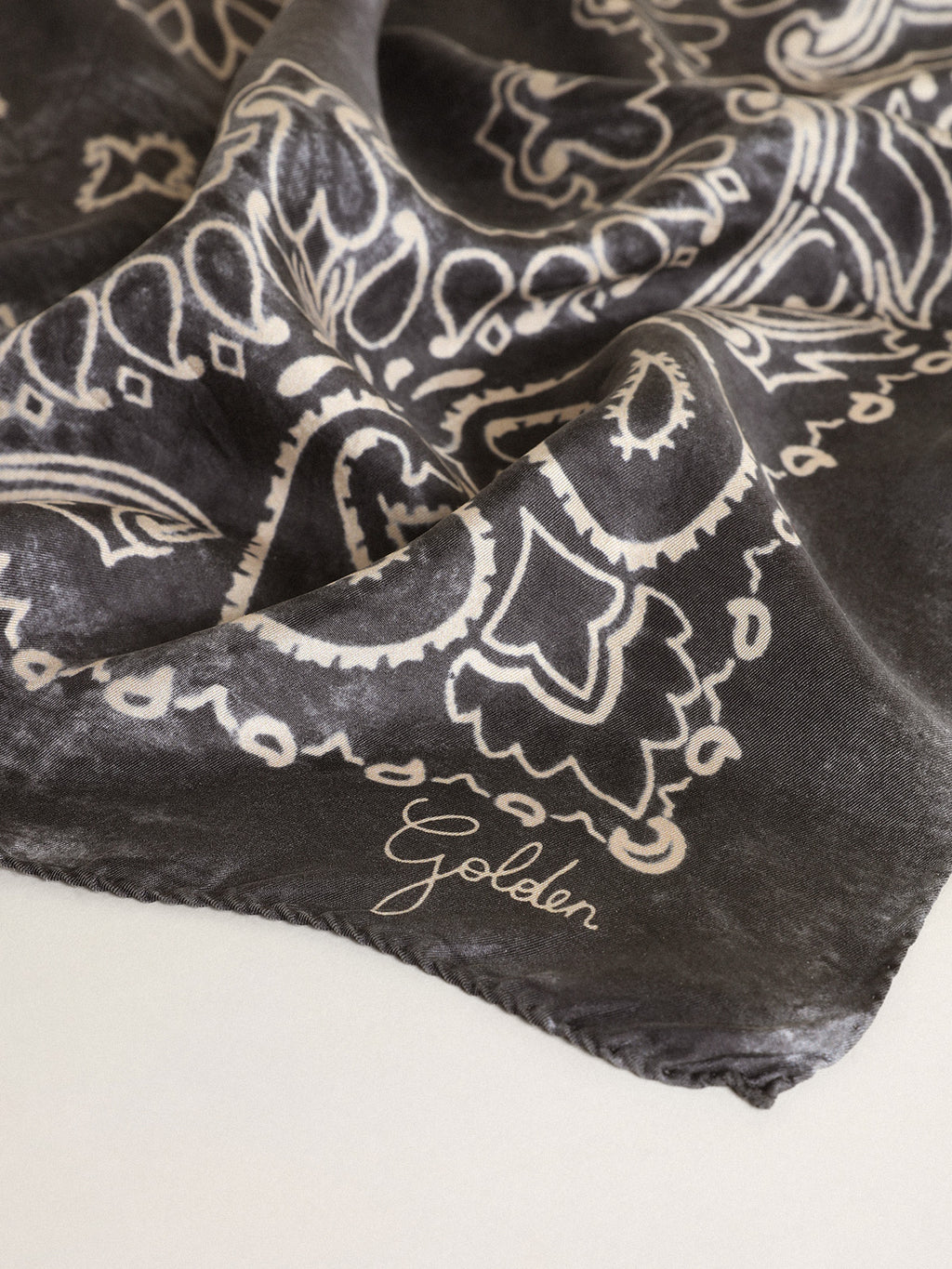 Anthracite gray scarf with paisley print| Golden Goose