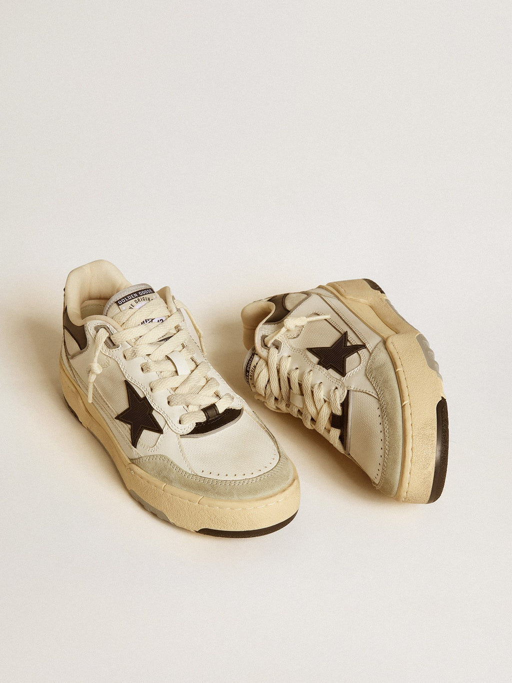 Women's Forty2 with black star and black leather heel tab| Golden Goose