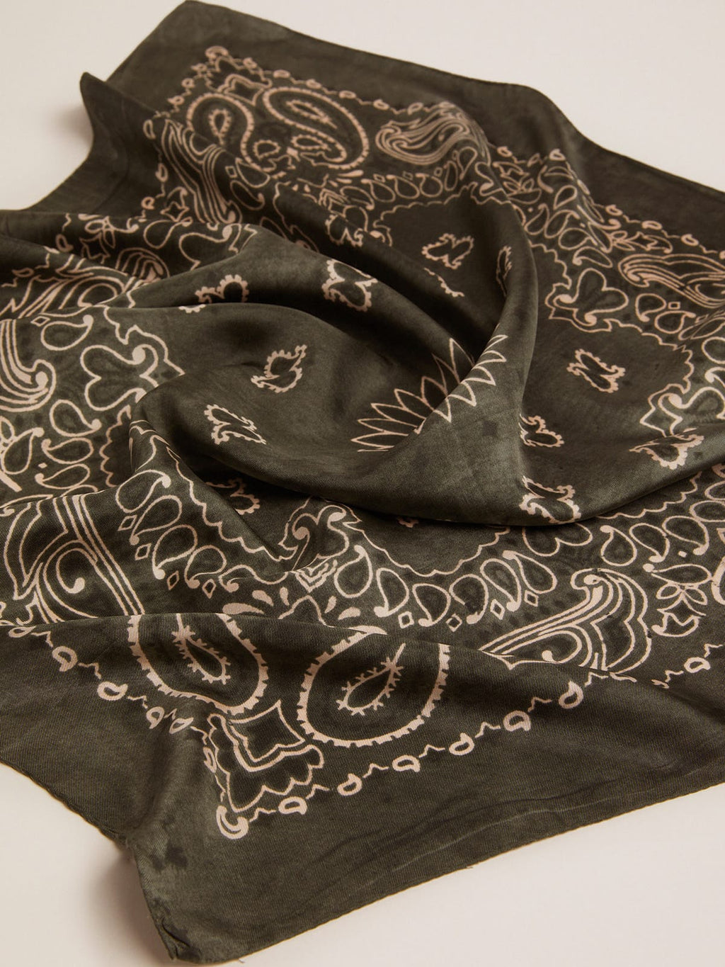 Moss-green scarf with paisley pattern| Golden Goose