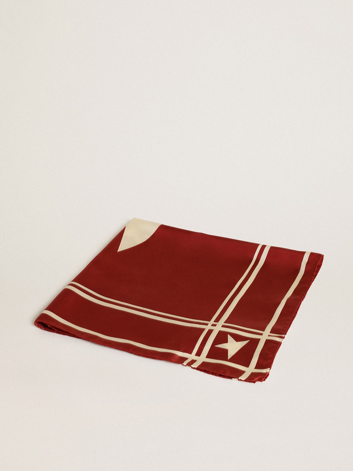Red scarf with contrasting white stars and stripes| Golden Goose