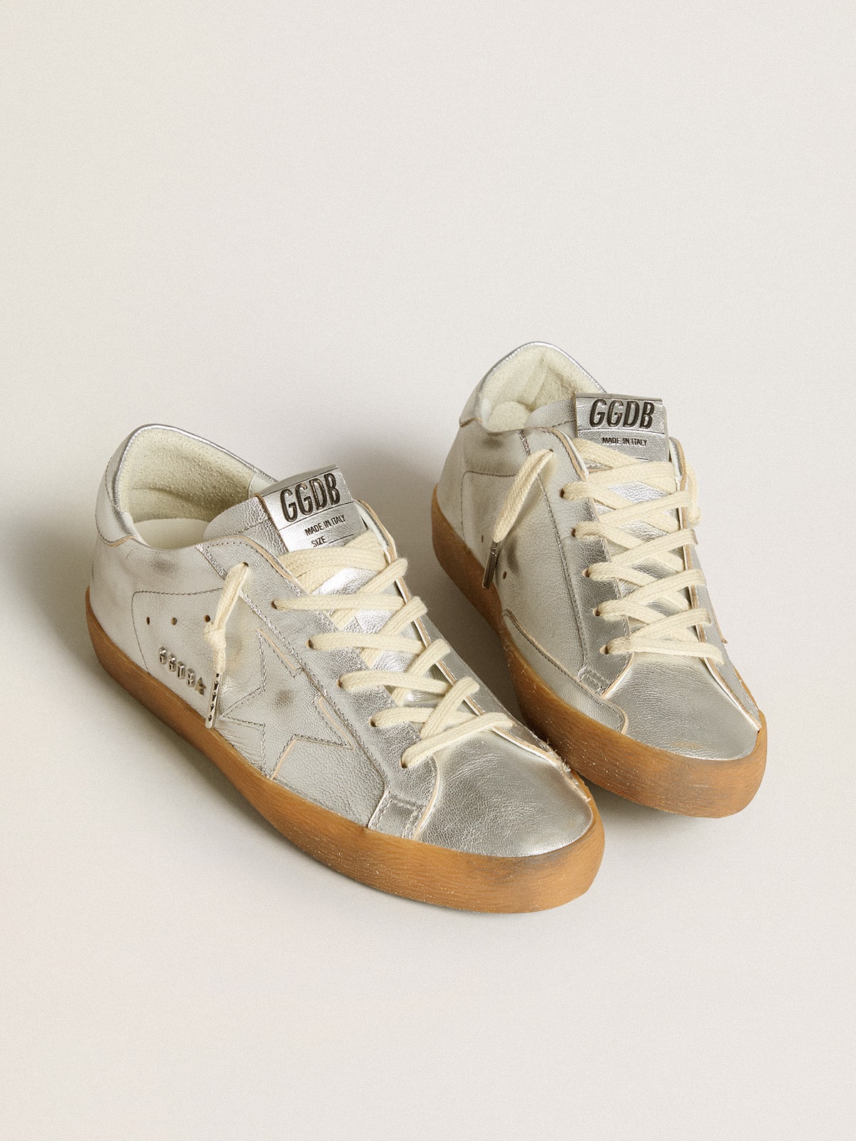 Super-Star in silver metallic leather with leather star and heel tab| Golden Goose