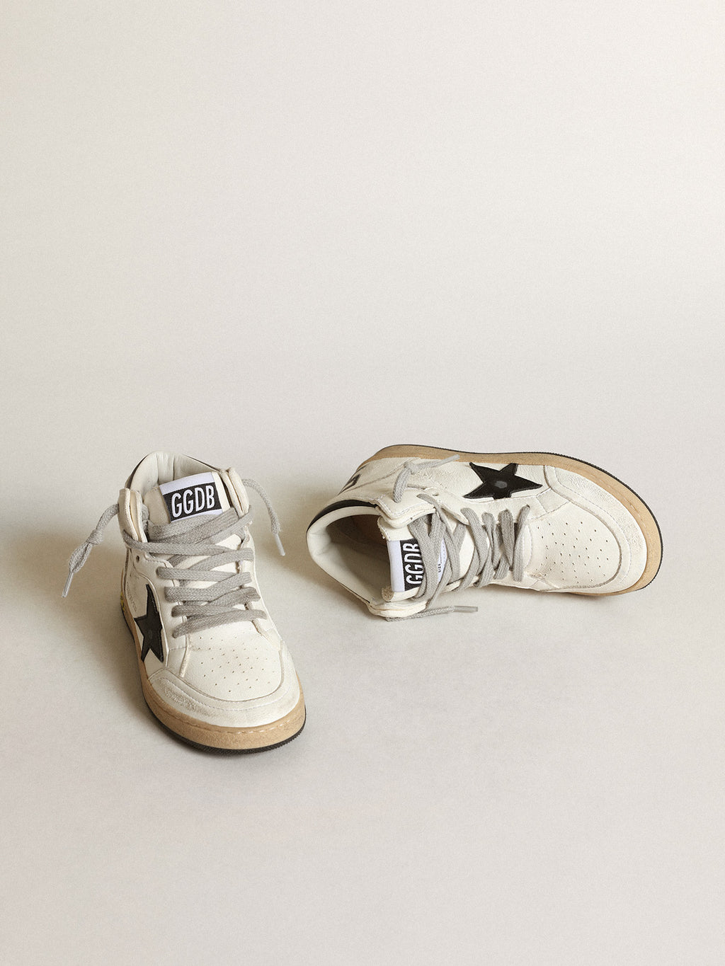 Young Sky-Star in white nappa with black star and heel tab| Golden Goose