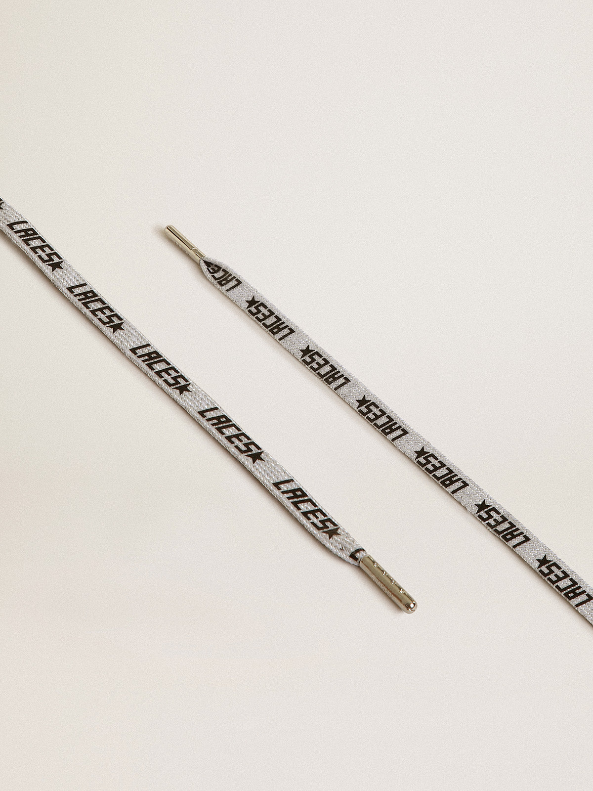 Ice-colored laces with contrasting black 'Laces' lettering| Golden Goose