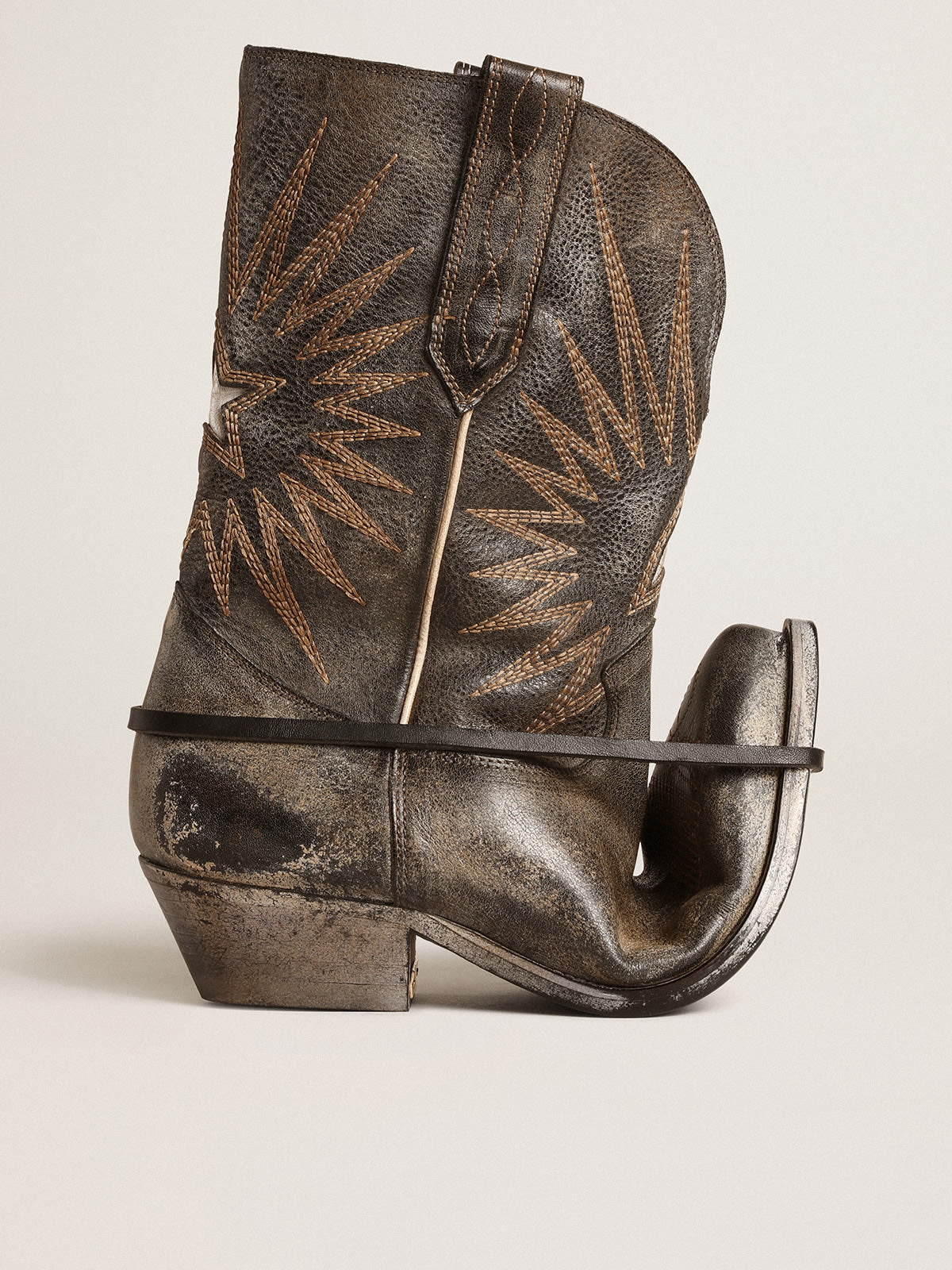 Men's low Wish Star boots in black leather with silver star| Golden Goose