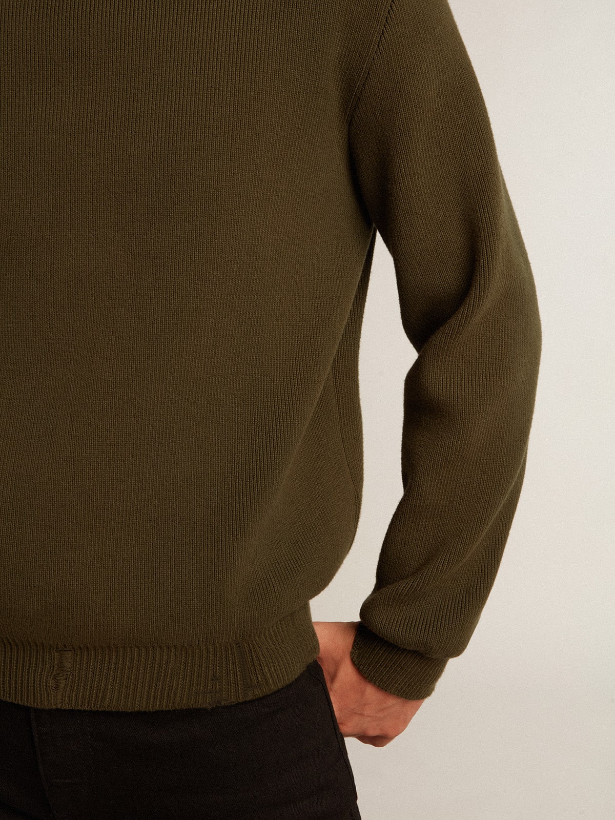 Men's round-neck sweater in military green cotton| Golden Goose