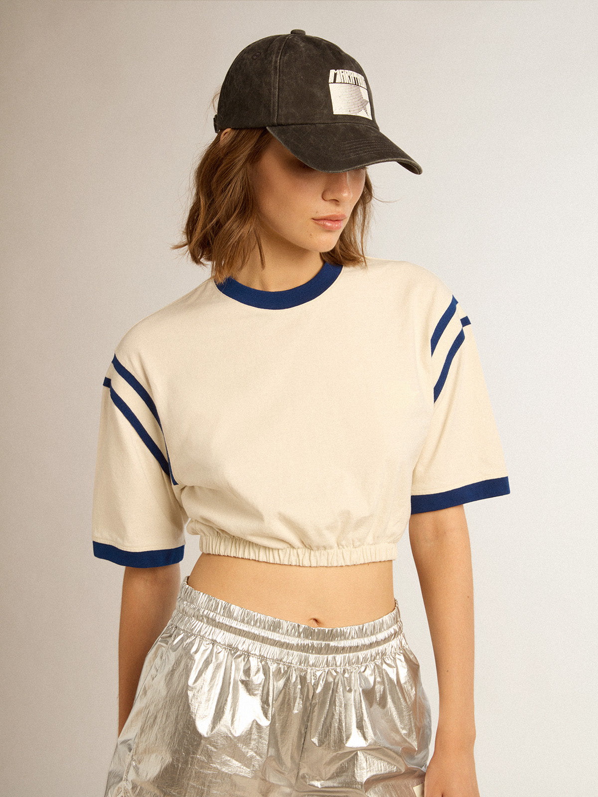Aged white cotton cropped T-shirt with lettering on the back| Golden Goose