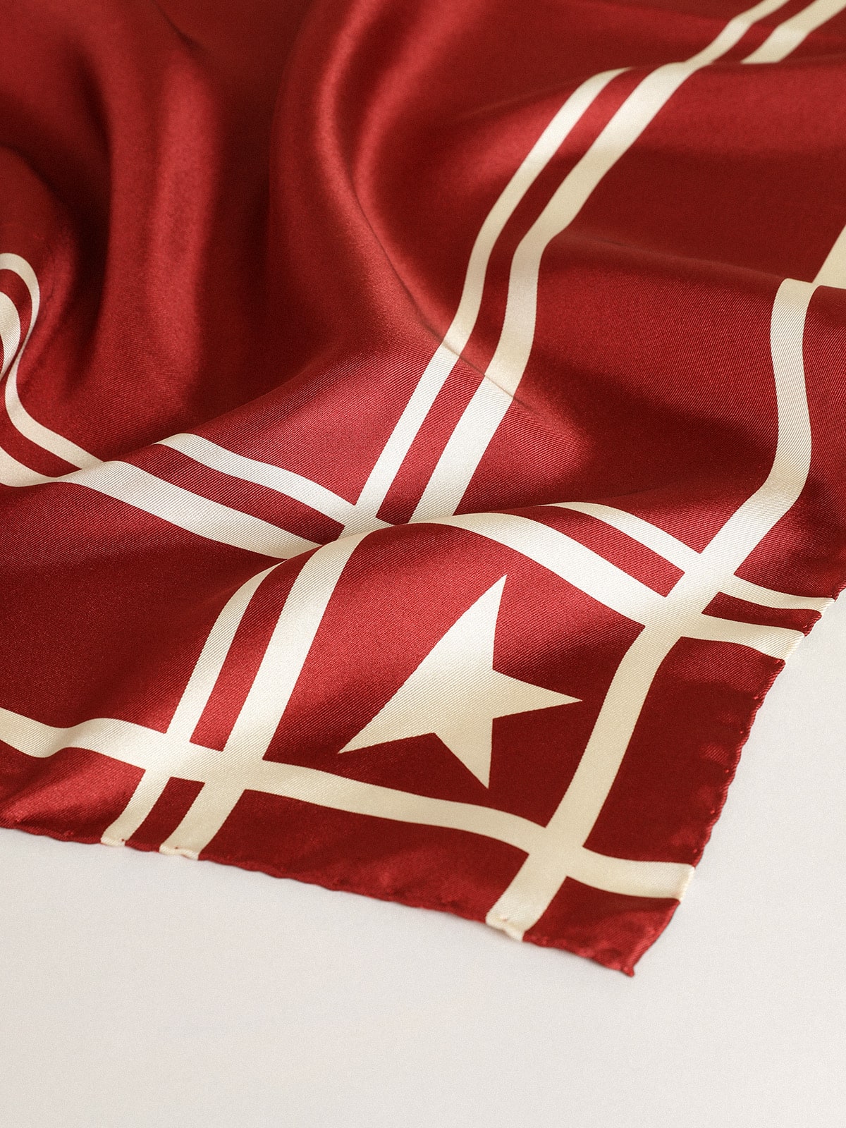 Red scarf with contrasting white stars and stripes| Golden Goose
