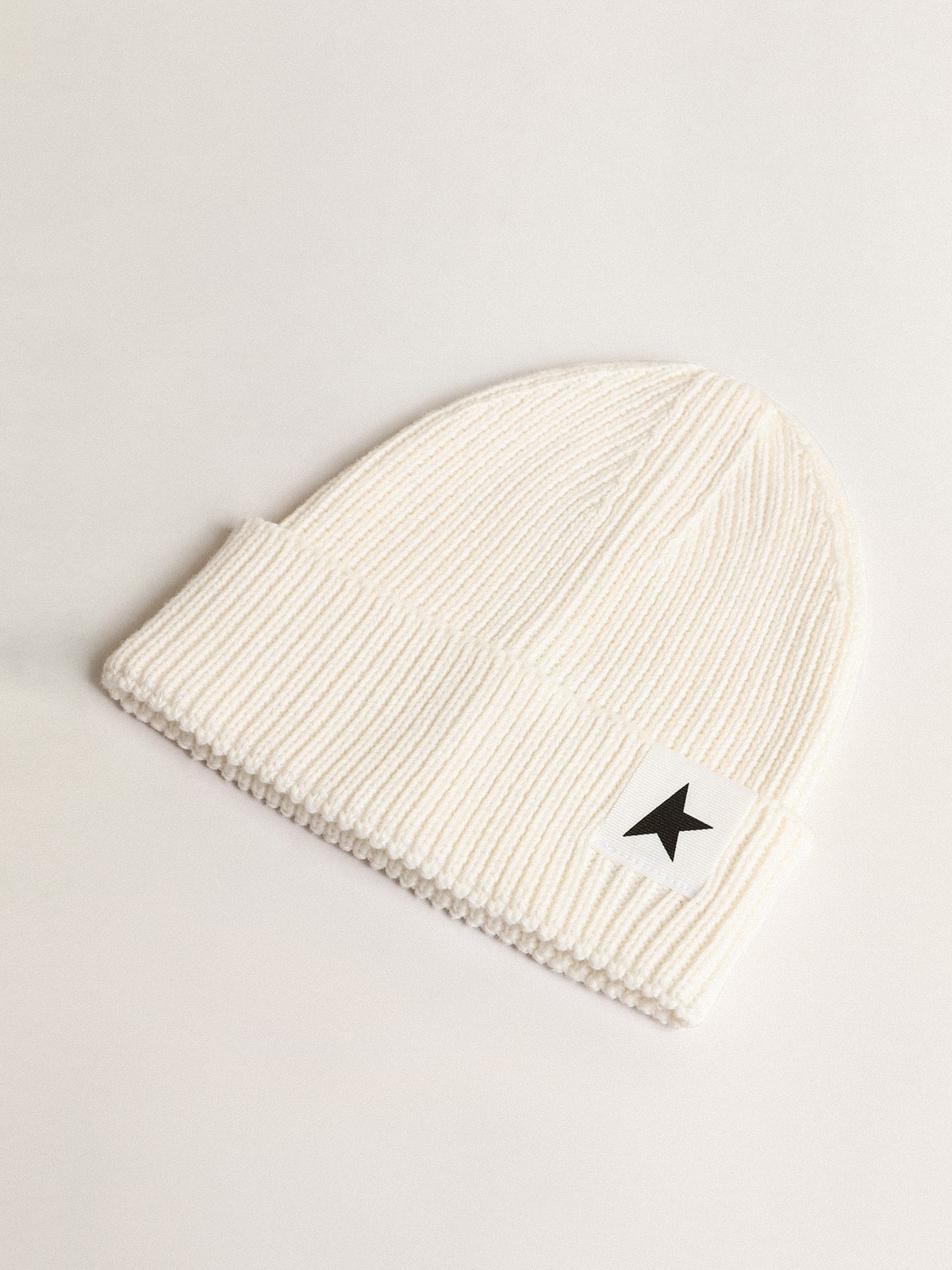 Off-white cotton beanie with contrasting black star| Golden Goose