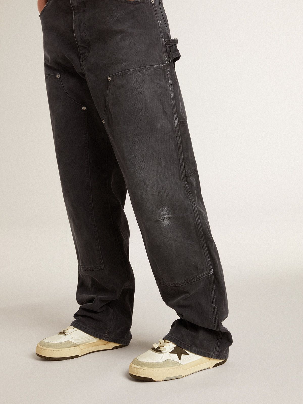 Women's Forty2 with black star and black leather heel tab| Golden Goose