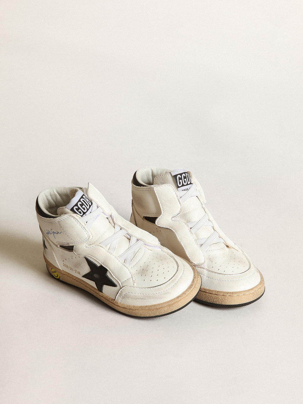 Sky-Star Junior in white nappa leather with black leather star| Golden Goose