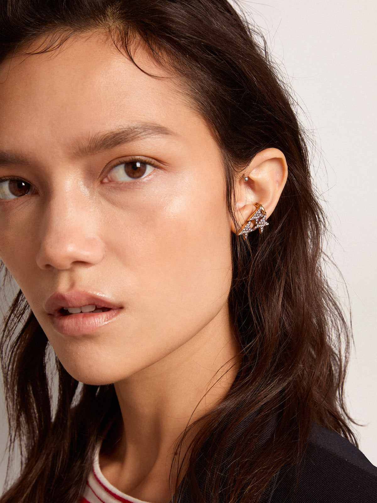 Women's single drop earring in antique gold color with crystals| Golden Goose