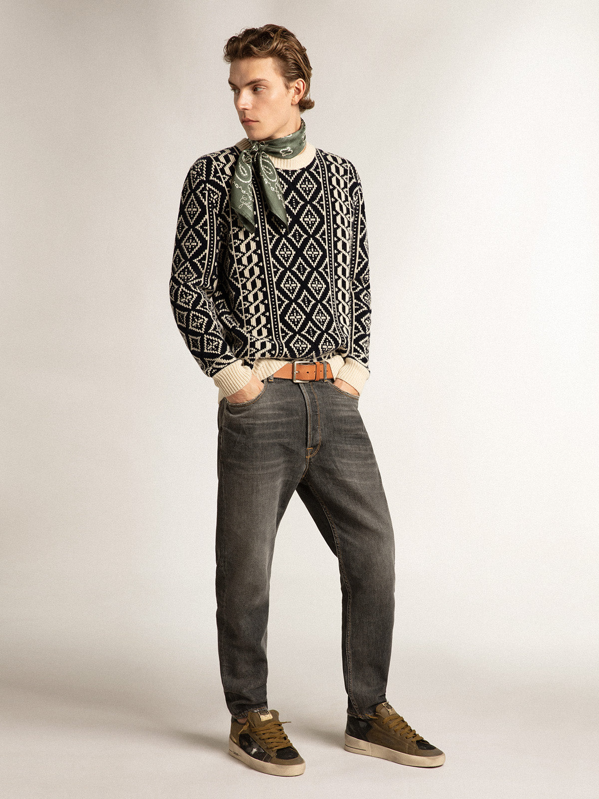 Round-neck sweater with parchment and blue geometric pattern| Golden Goose
