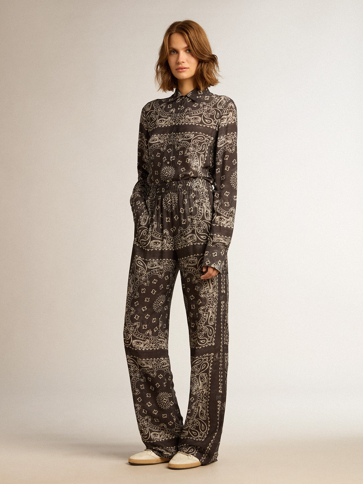 Anthracite-gray joggers with paisley print| Golden Goose