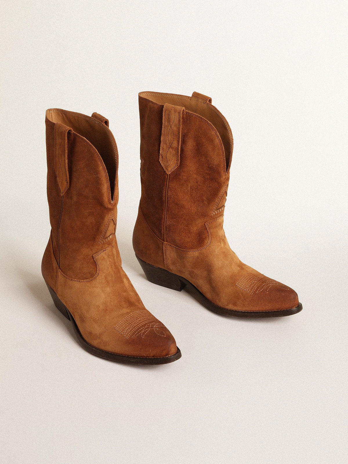 Low Wish Star boots in cognac-colored suede with inlay star| Golden Goose