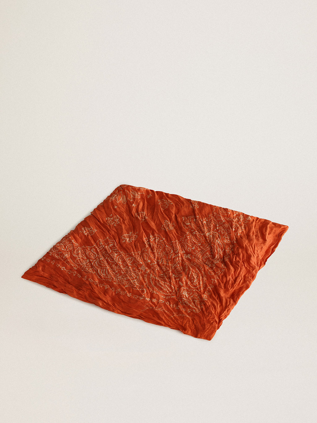 Rust-colored scarf with dotted paisley pattern| Golden Goose