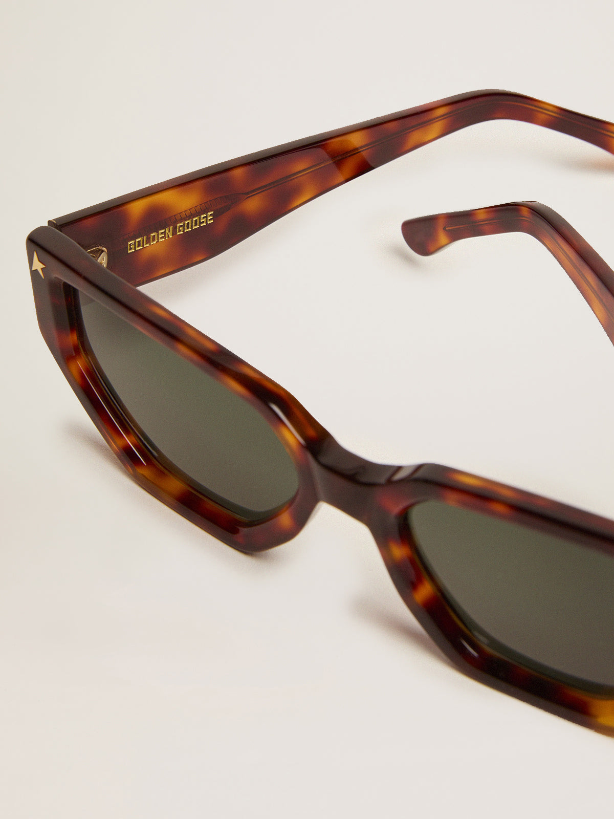 Rectangular-style Sunframe Jackie with Havana brown frame and gold details| Golden Goose