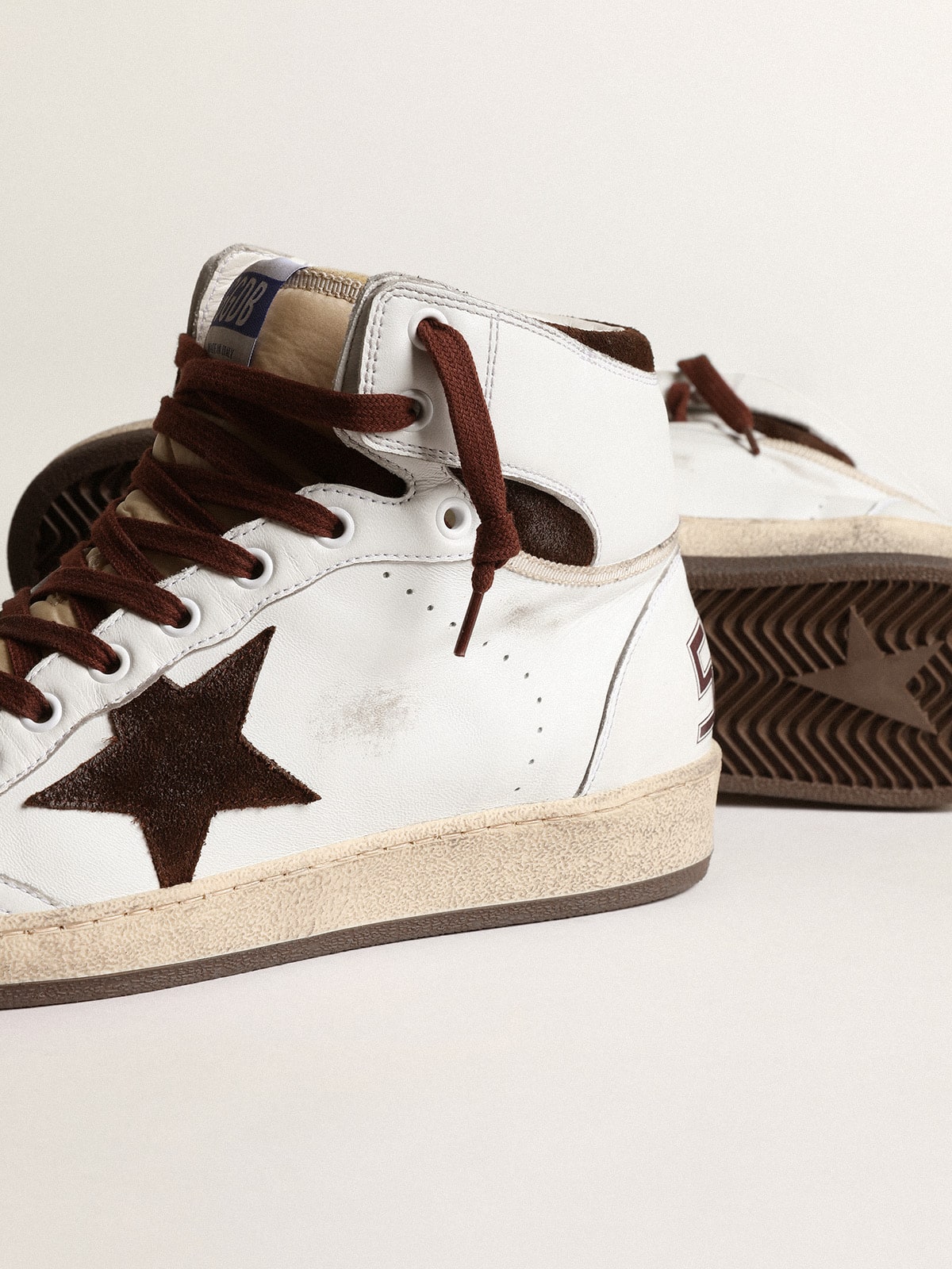 Men's Sky-Star in white nappa leather with a chocolate suede star| Golden Goose