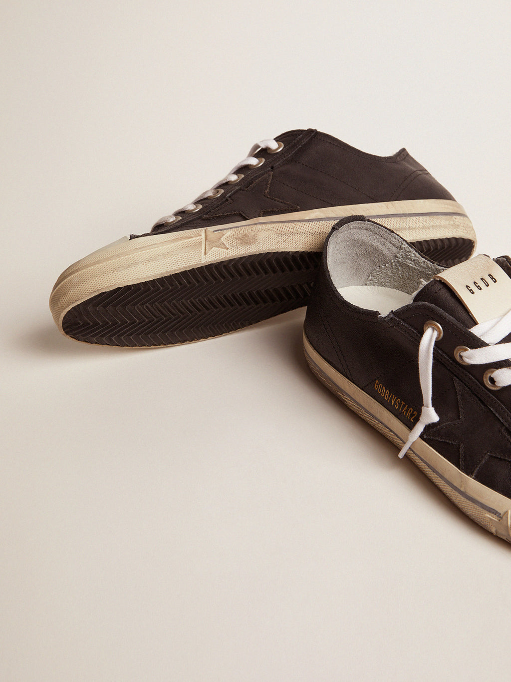 Men's V-Star black leather with leather star| Golden Goose