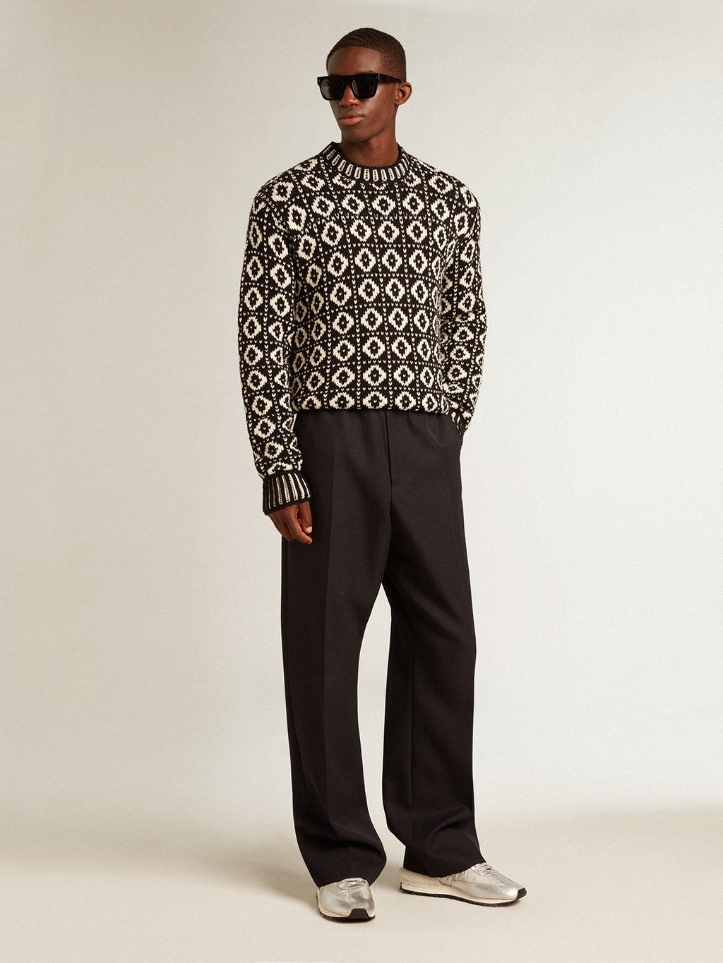 Round-neck sweater with geometric pattern in vintage white and black| Golden Goose