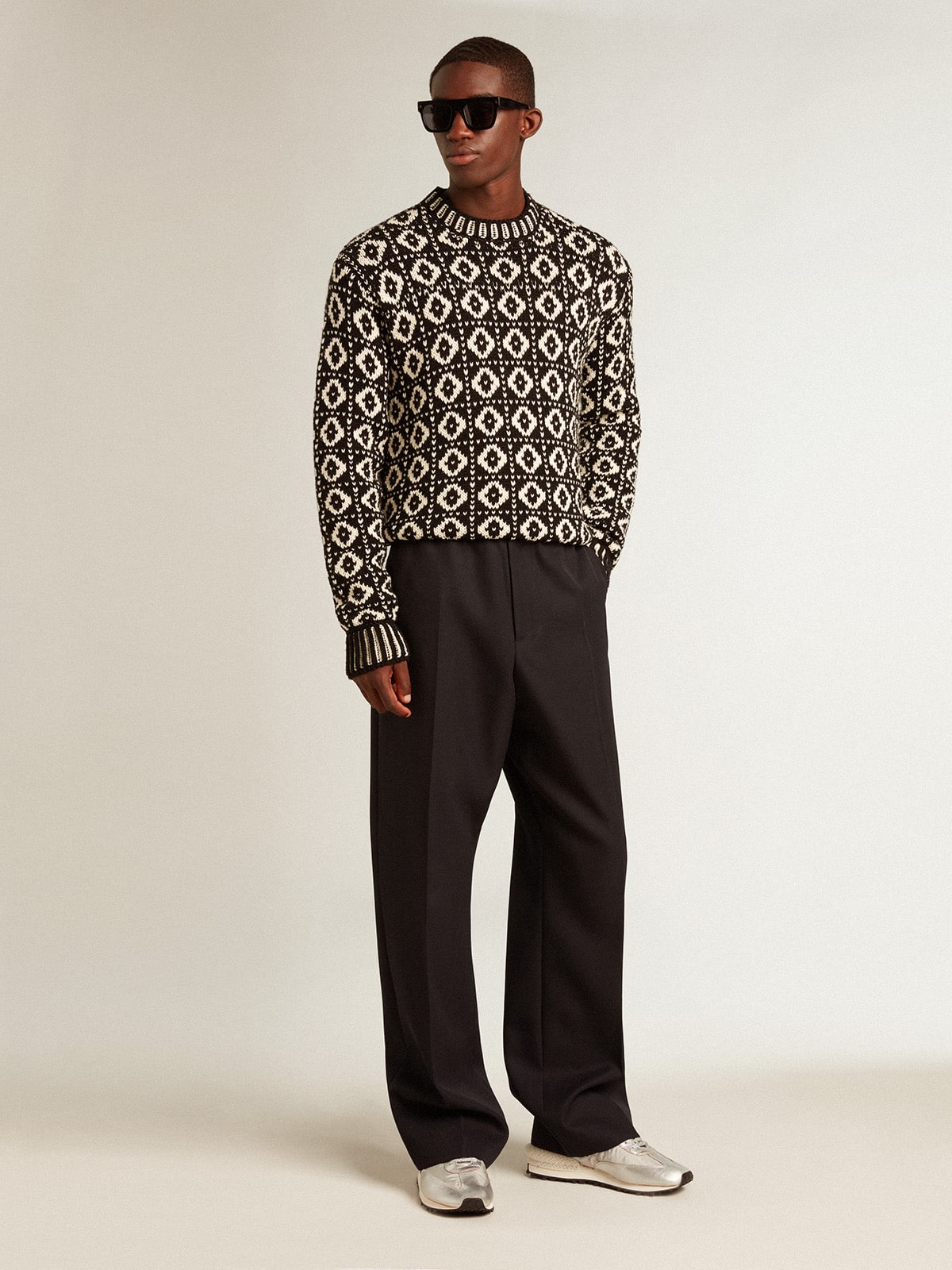 Round-neck sweater with geometric pattern in vintage white and black| Golden Goose