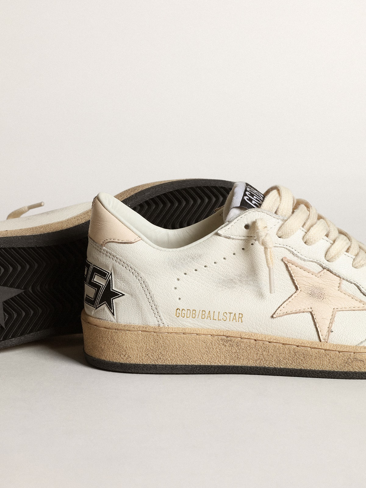 Ball Star LTD in white nappa with a salmon-pink nappa star| Golden Goose