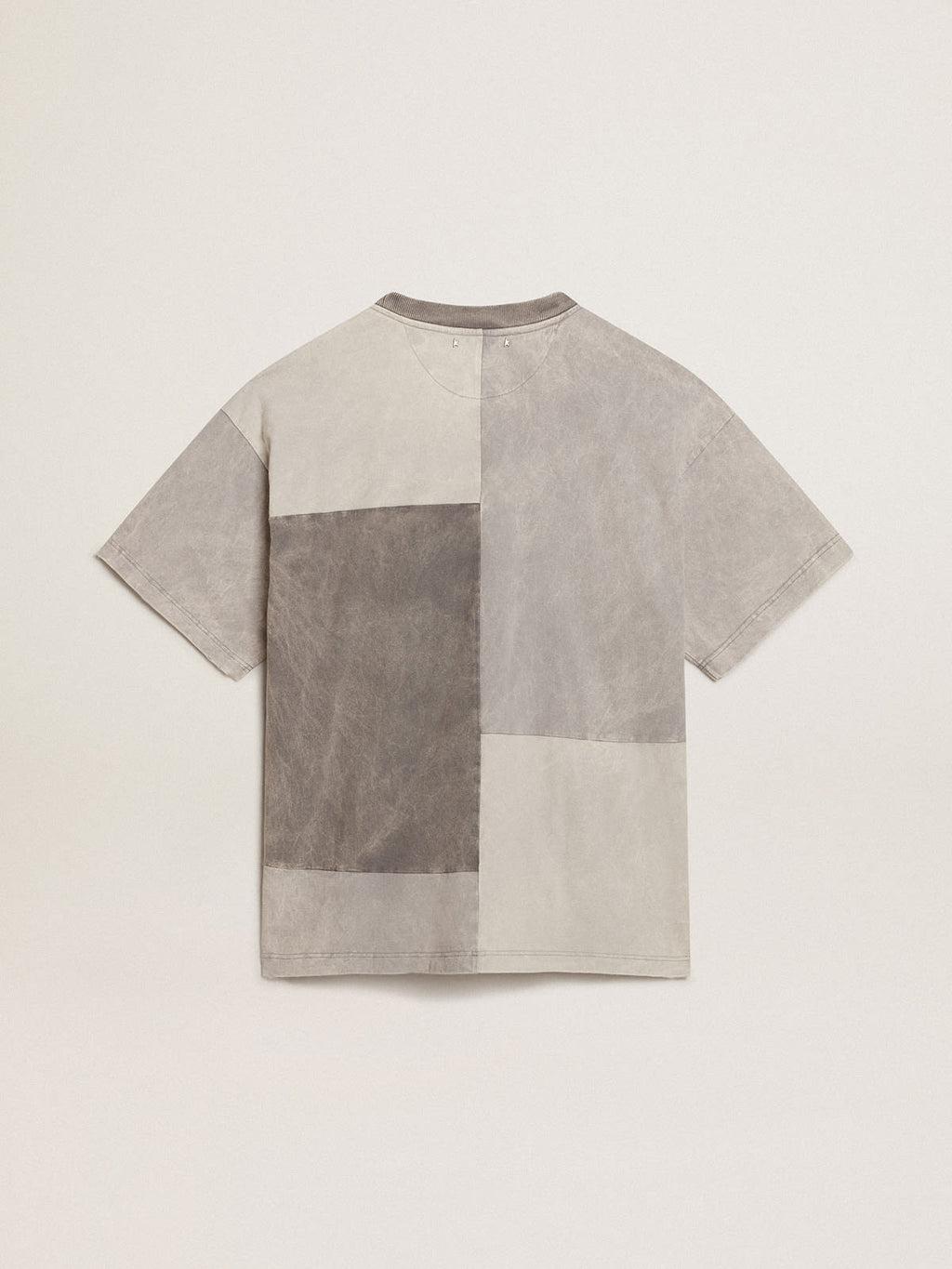 T-shirt in various shades of gray with a lived-in effect| Golden Goose