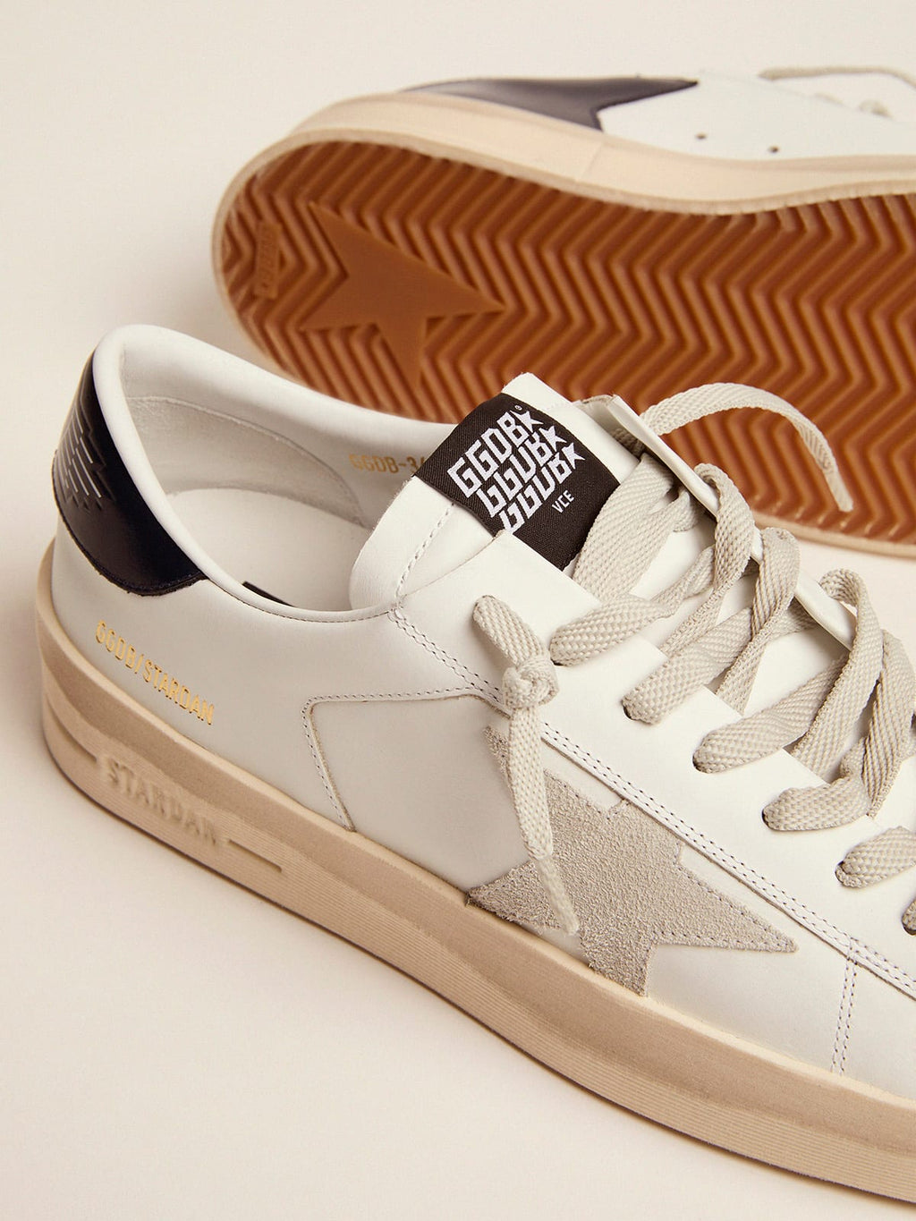 Men's Stardan with star in ice-gray suede and blu-navy heel tab| Golden Goose