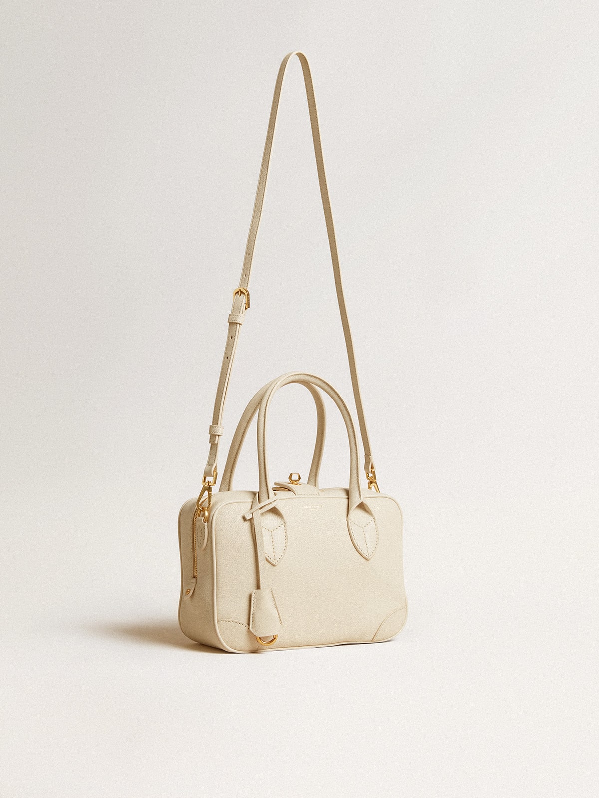 Vita Bag in butter-colored sheepskin leather with gold details| Golden Goose