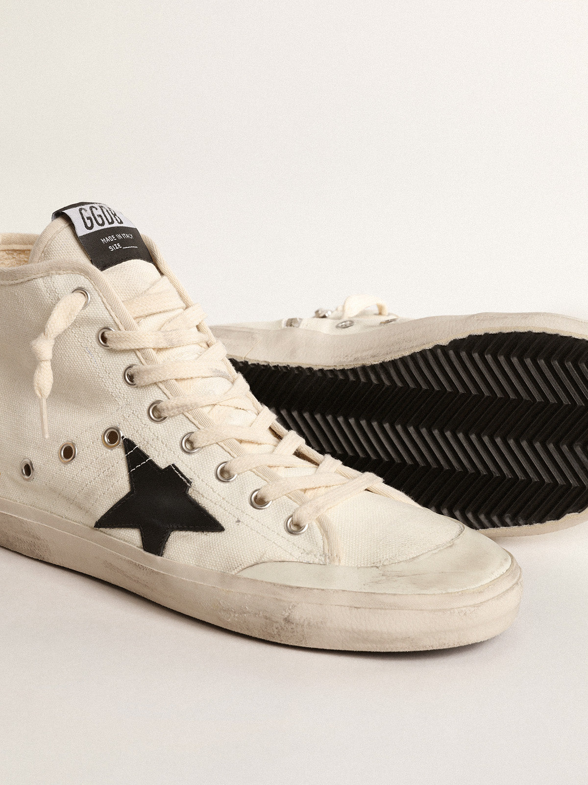 Francy Penstar in canvas with black star and red stitching| Golden Goose