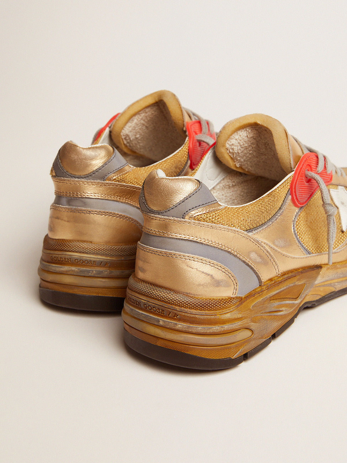 Men's Dad-Star gold with distressed finish| Golden Goose