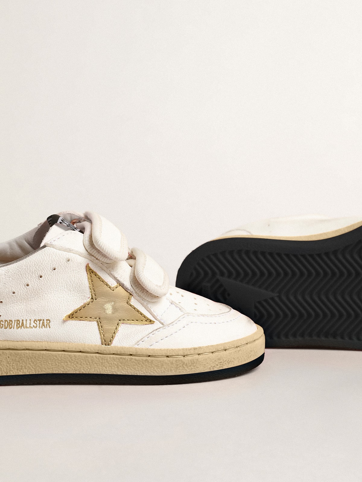 Ball Star Young with gold metallic leather star and heel tab| Golden Goose