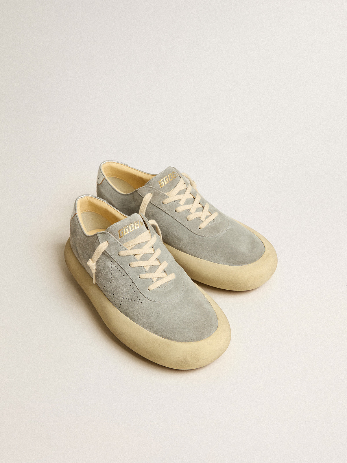 Men's Space-Star shoes in ice-gray suede with perforated star| Golden Goose