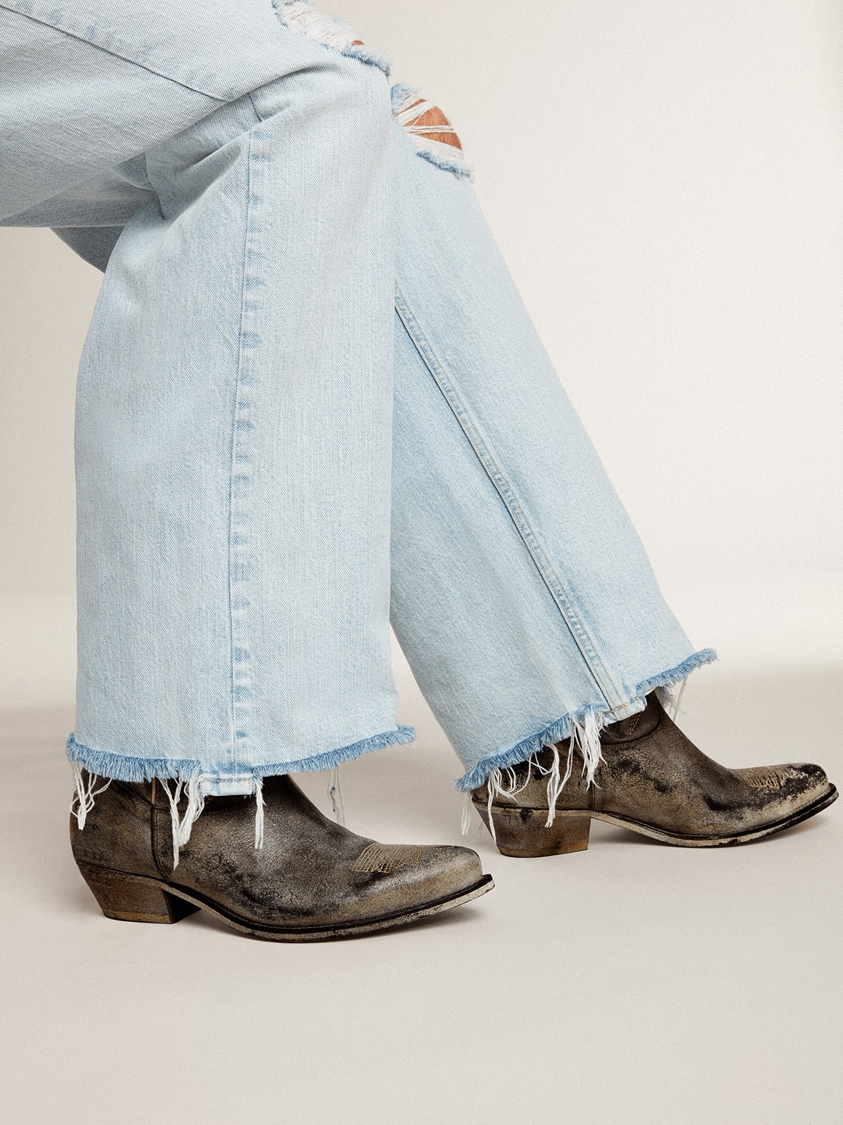 Men's low Wish Star boots in black leather with silver star| Golden Goose